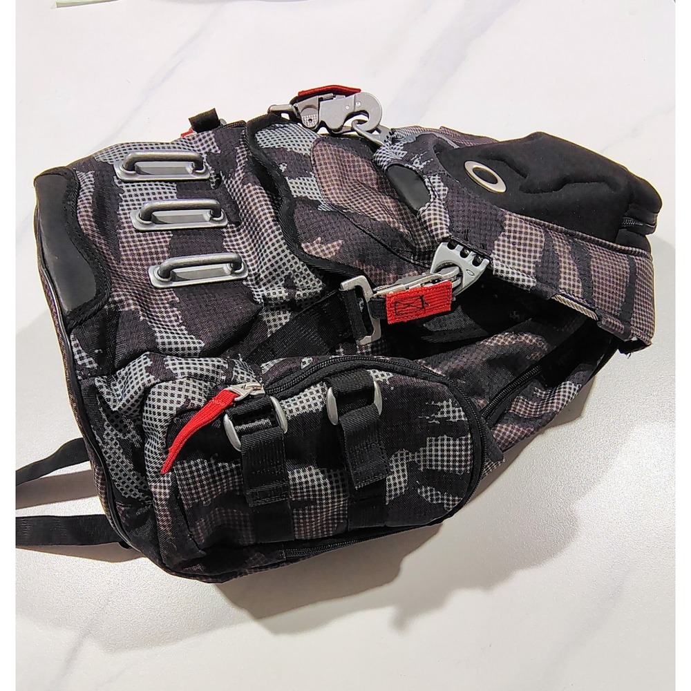 Oakley Kitchen Sink Tactical Field Gear Backpack Bag Digicam Camo Y2K - Picture 4 of 16